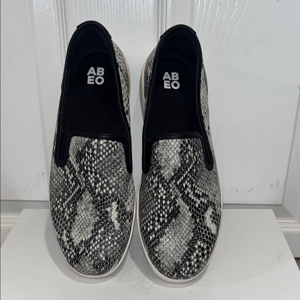 ABEO Leather snakeskin print slip on